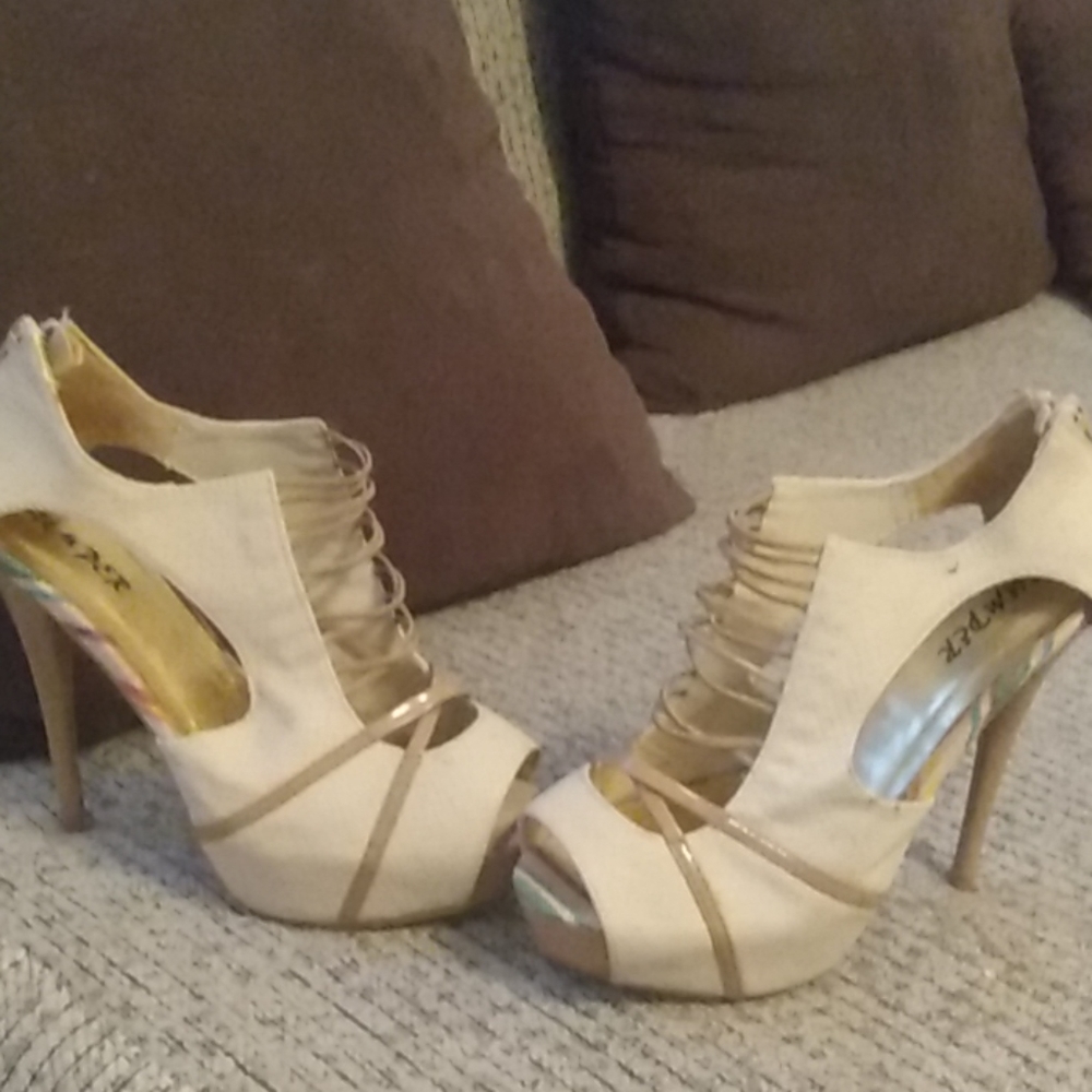 Cream/Tan Leather Heels